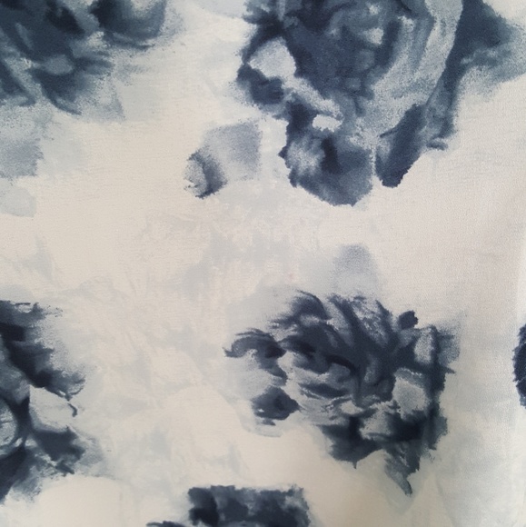 Ann Taylor Silk Top.  Size S - Picture 7 of 7